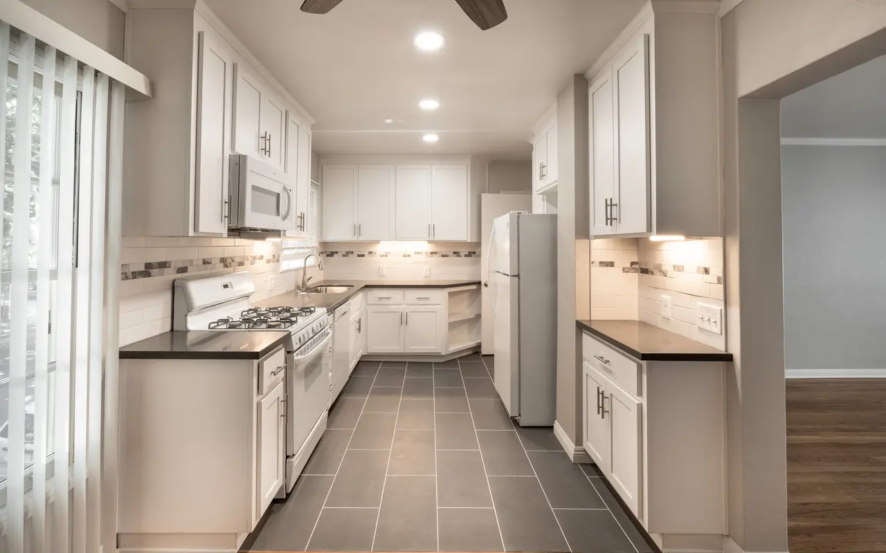 Fountain Gardens - Indoors, Interior Design, Kitchen