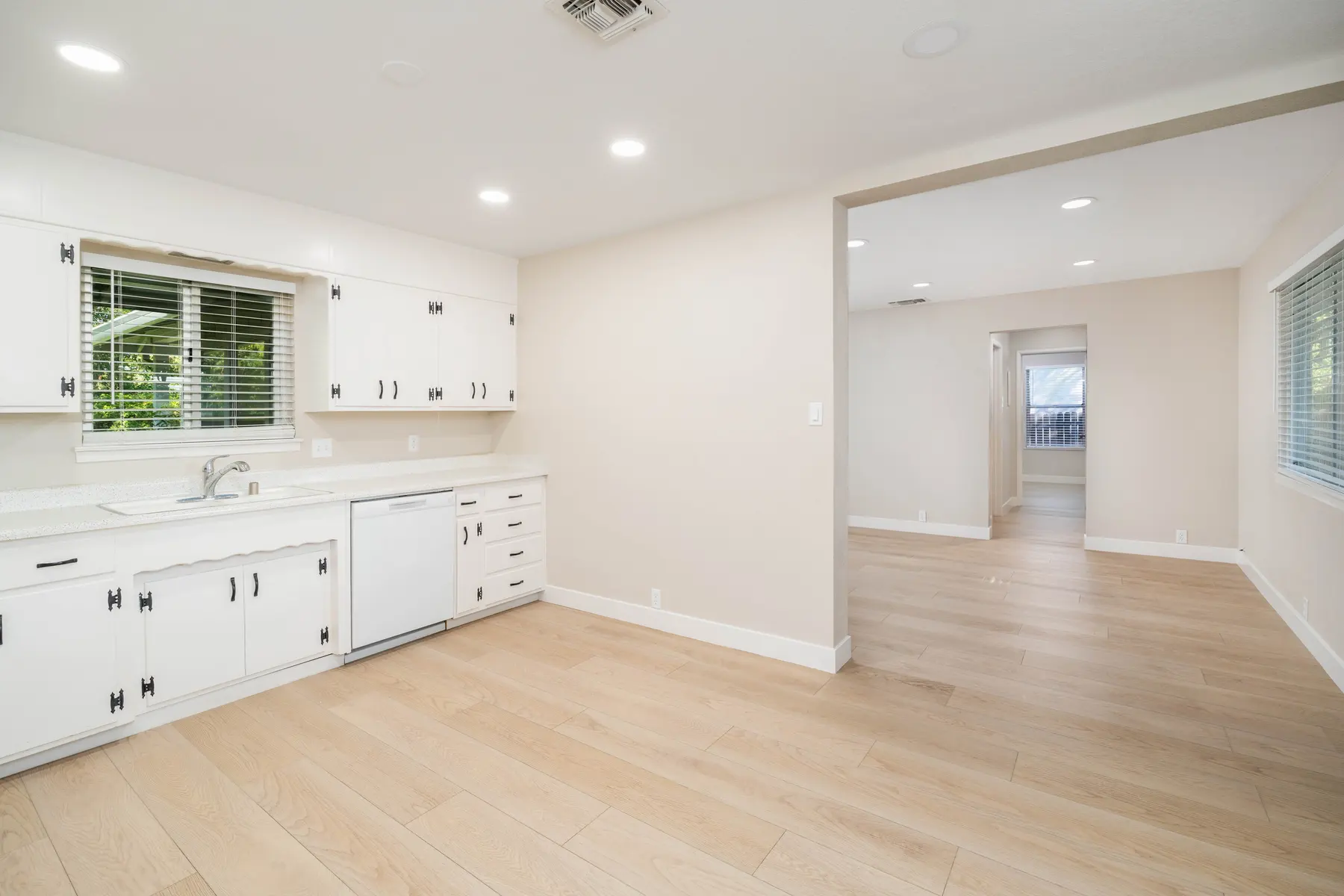 El Camino Duplexes - Indoors, Interior Design, Floor