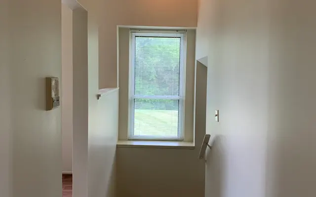 Polo Club Apartments - Corner, Floor, Lamp