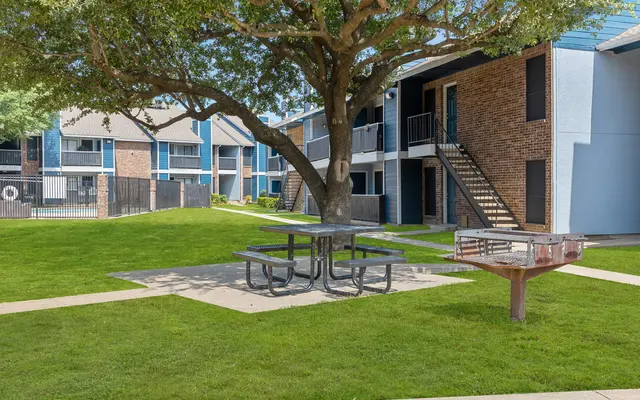 Oak Glen - Grass, Neighborhood, Lawn