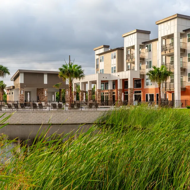 Weston 4 Hundred - City, Condo, Housing