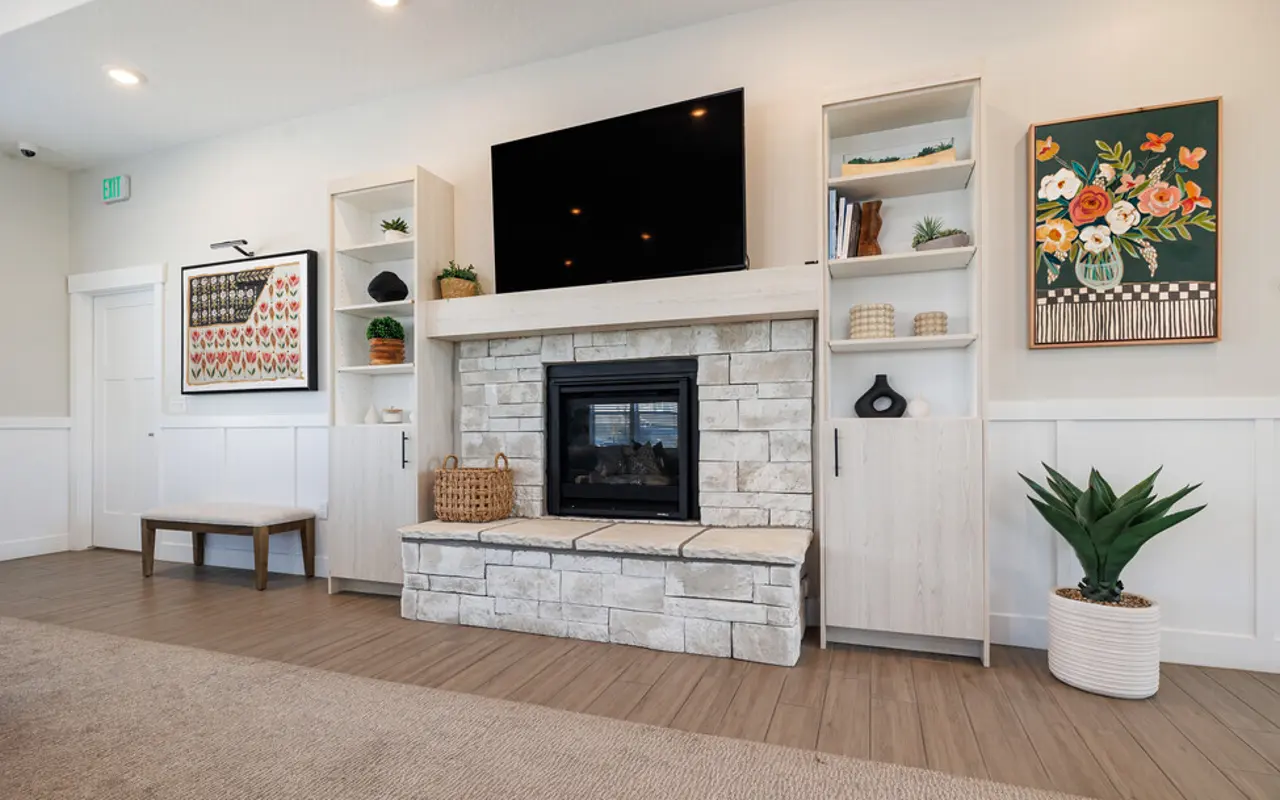 Station on 17th - Indoors, Interior Design, Fireplace