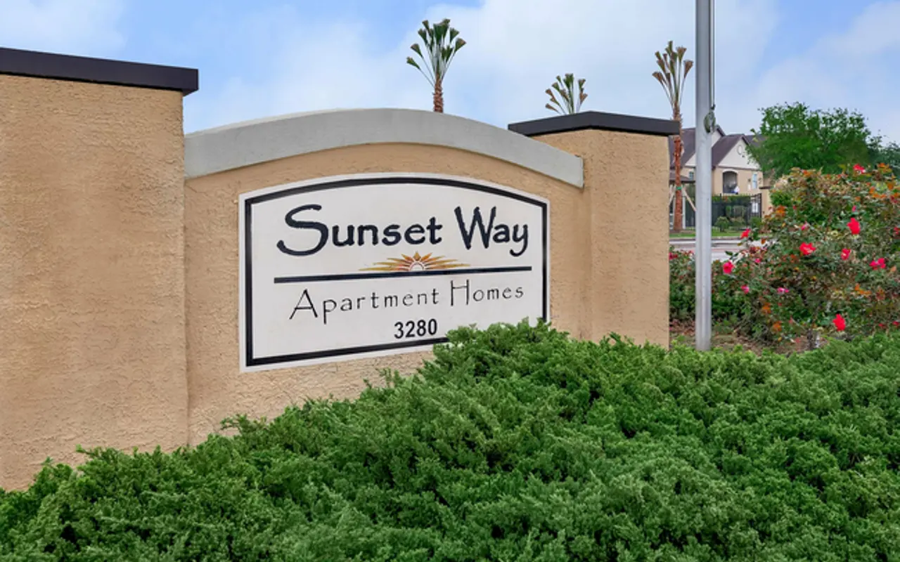 Sunset Way - Vegetation, Inn, Tree