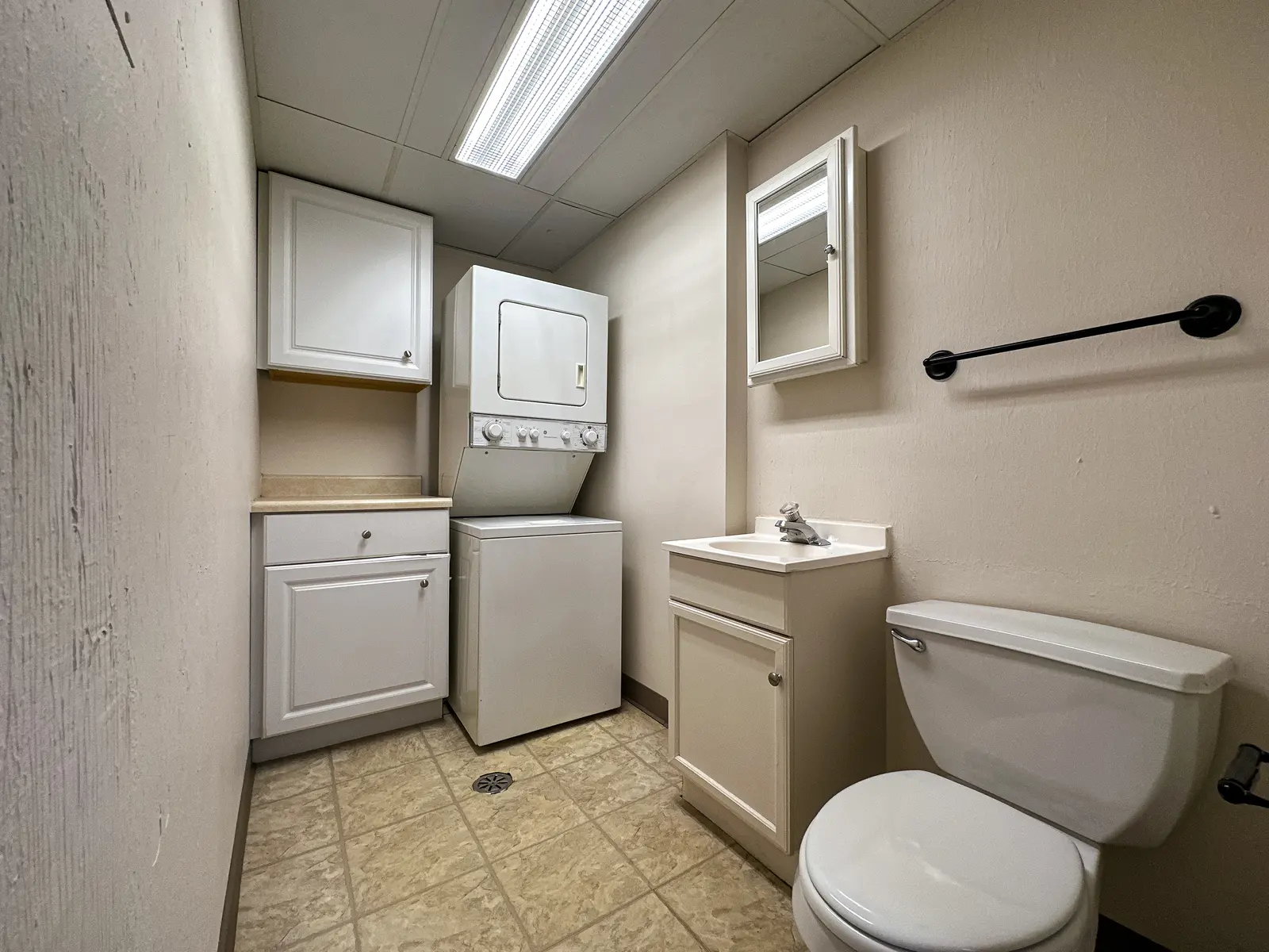 Williamsburg Square - Corner, Mace Club, Indoors