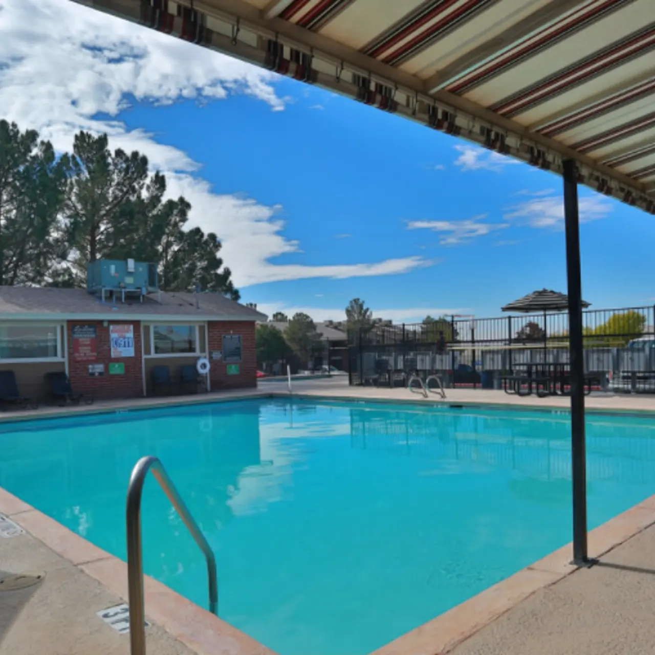 Las Lomas Apartments - Hotel, Pool, Water