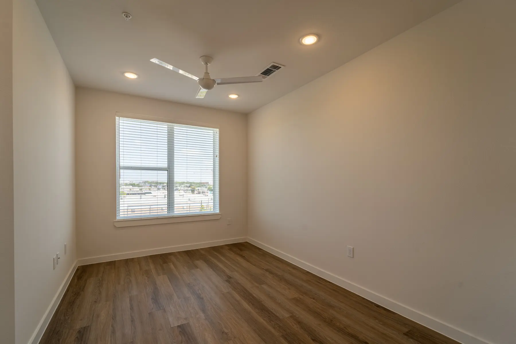 Ellis Highline - Corner, Floor, Flooring