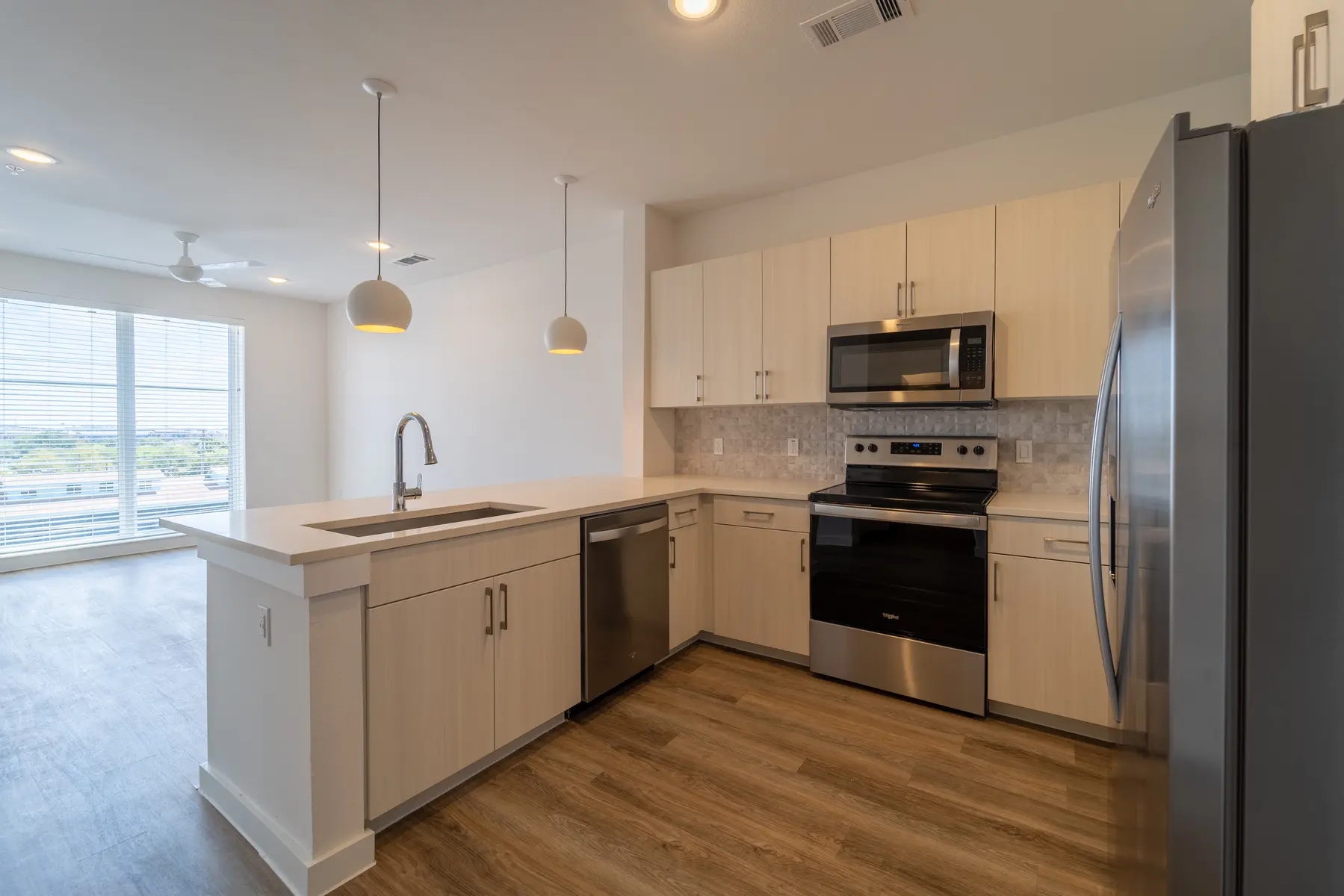 Ellis Highline - Flooring, Microwave, Room