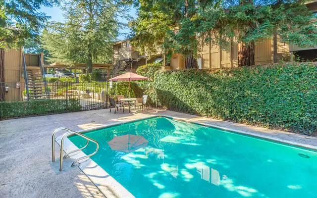 Donner at Fair Oaks - Hotel, Resort, Villa