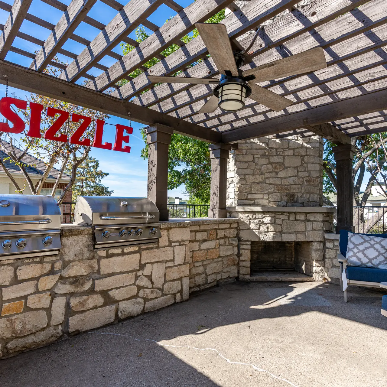 Outdoor Grill Riverhill - House, Housing, Porch