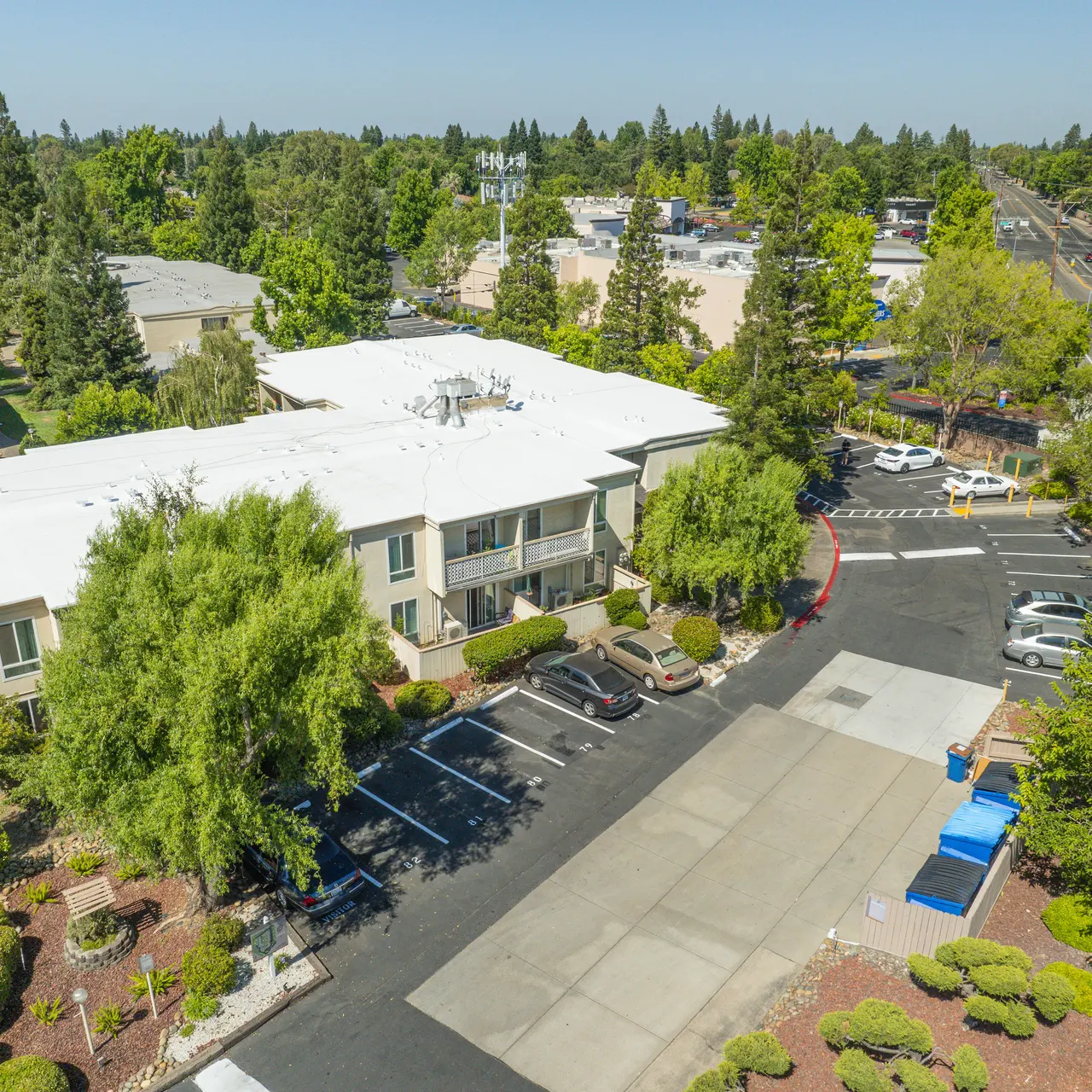 Del Dayo - Outdoors, Building, Car