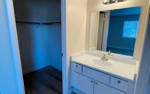 Sandalwood Place - Corner, Floor, Sink