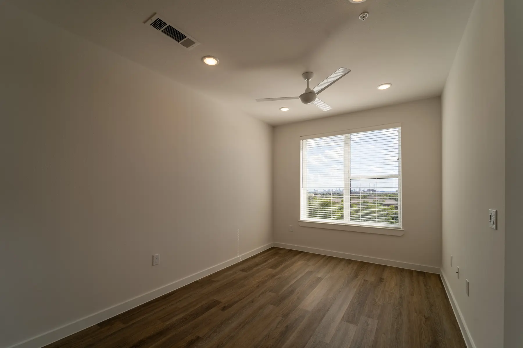 Ellis Highline - Corner, Floor, Ceiling Fan
