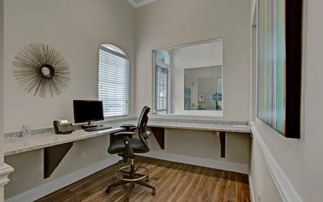 Henderson 1575 Henderson 1575 - Desk, Wood