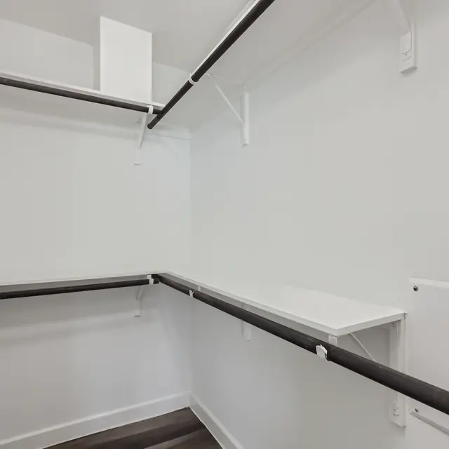 Mueller Crossing - Shelf, Corner, Handrail