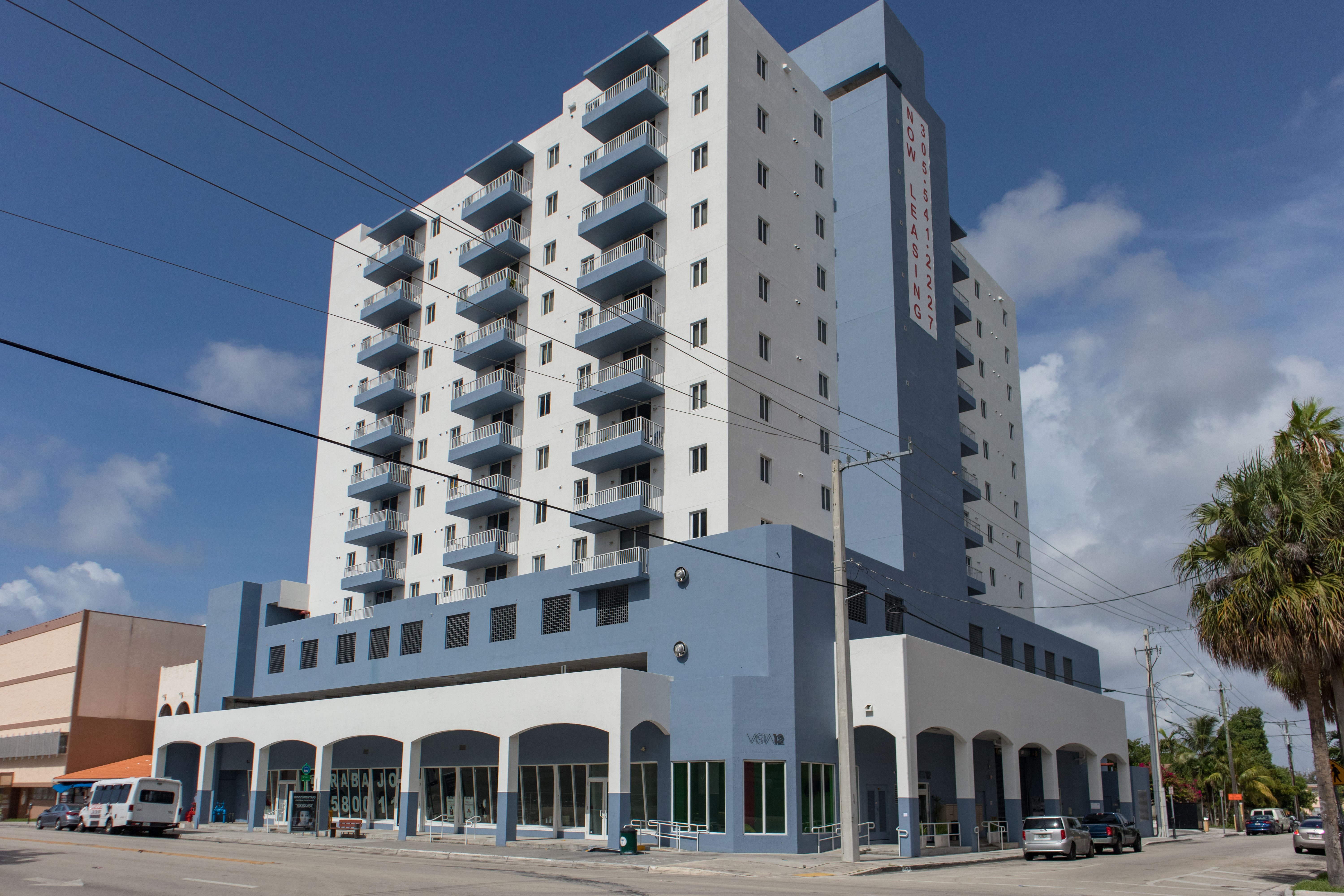 Vista 12 Apartments - Building