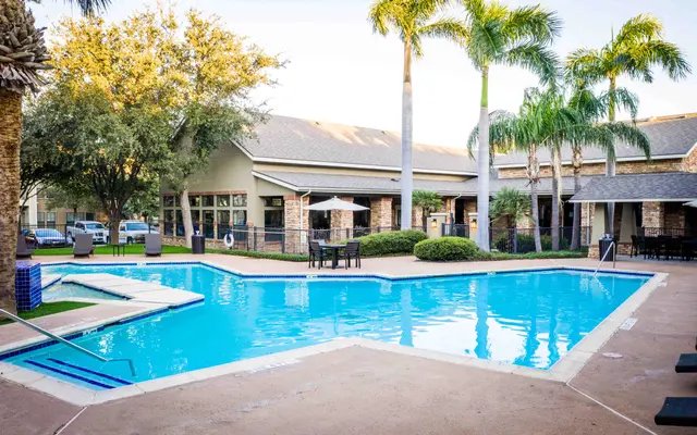 Carmel Apartments - Hotel