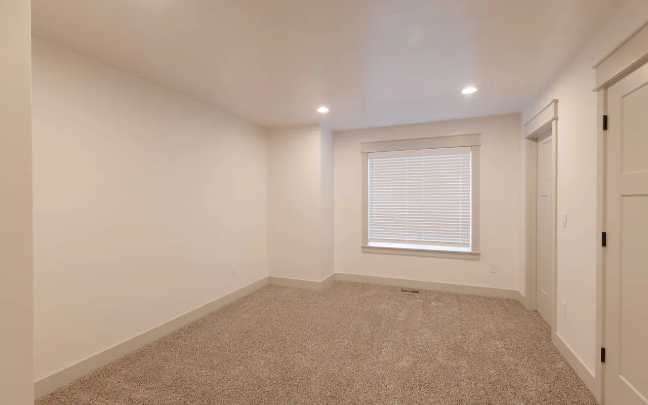 Copperwoods at Harrisville - Corner, Floor, Flooring