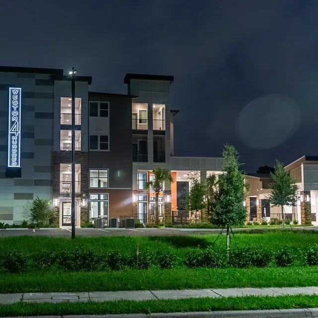 Weston 4 Hundred - Neighborhood, City, Grass