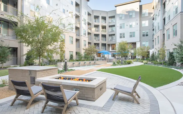 Cue Galatyn Station - City, Urban, Grass