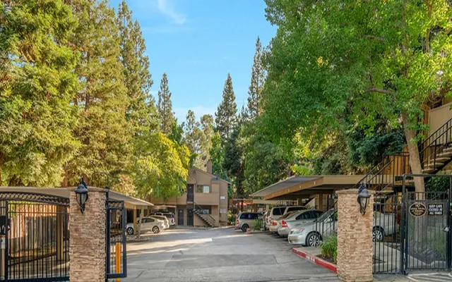 Donner at Fair Oaks - City, Road