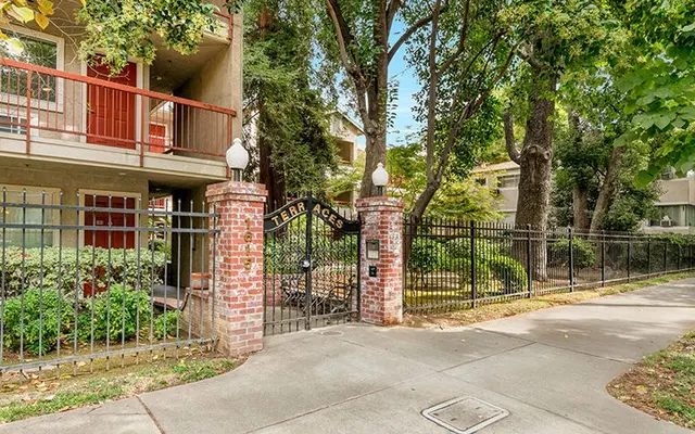 The Terraces at Capitol Park - Gate
