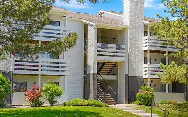 Ezlyn Westminster - Condo, Grass