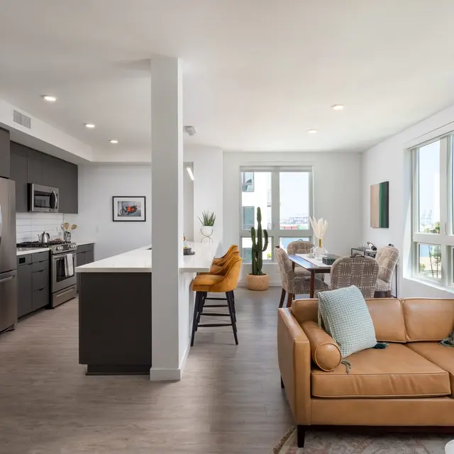 550 Harborfront - Living Room