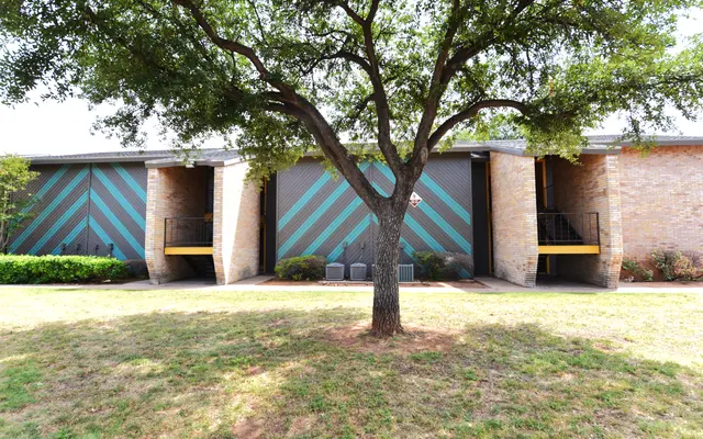 Plaza Square Apartments