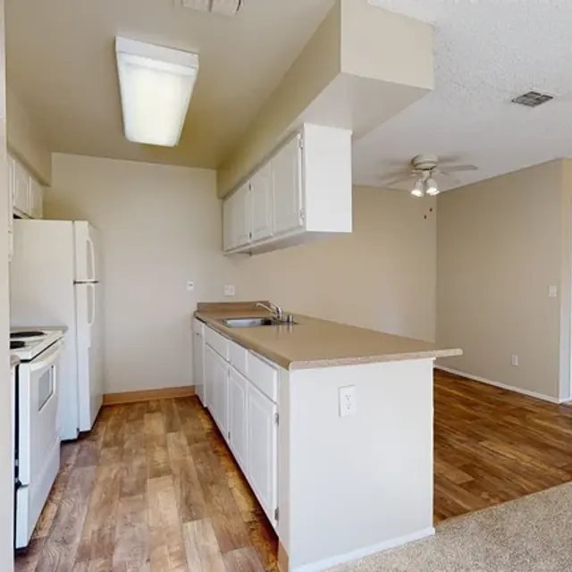 Laurel Oaks Apartment Homes - 1 Bedroom 1 Bath