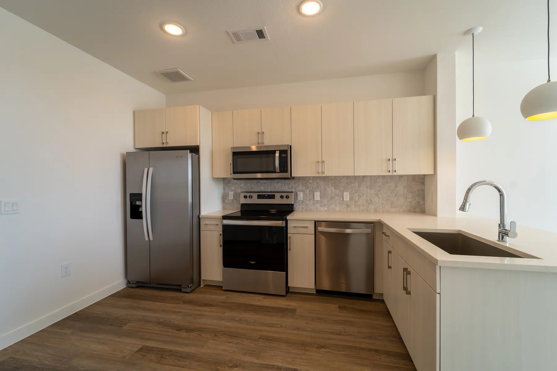 Ellis Highline - Microwave, Appliance, Oven