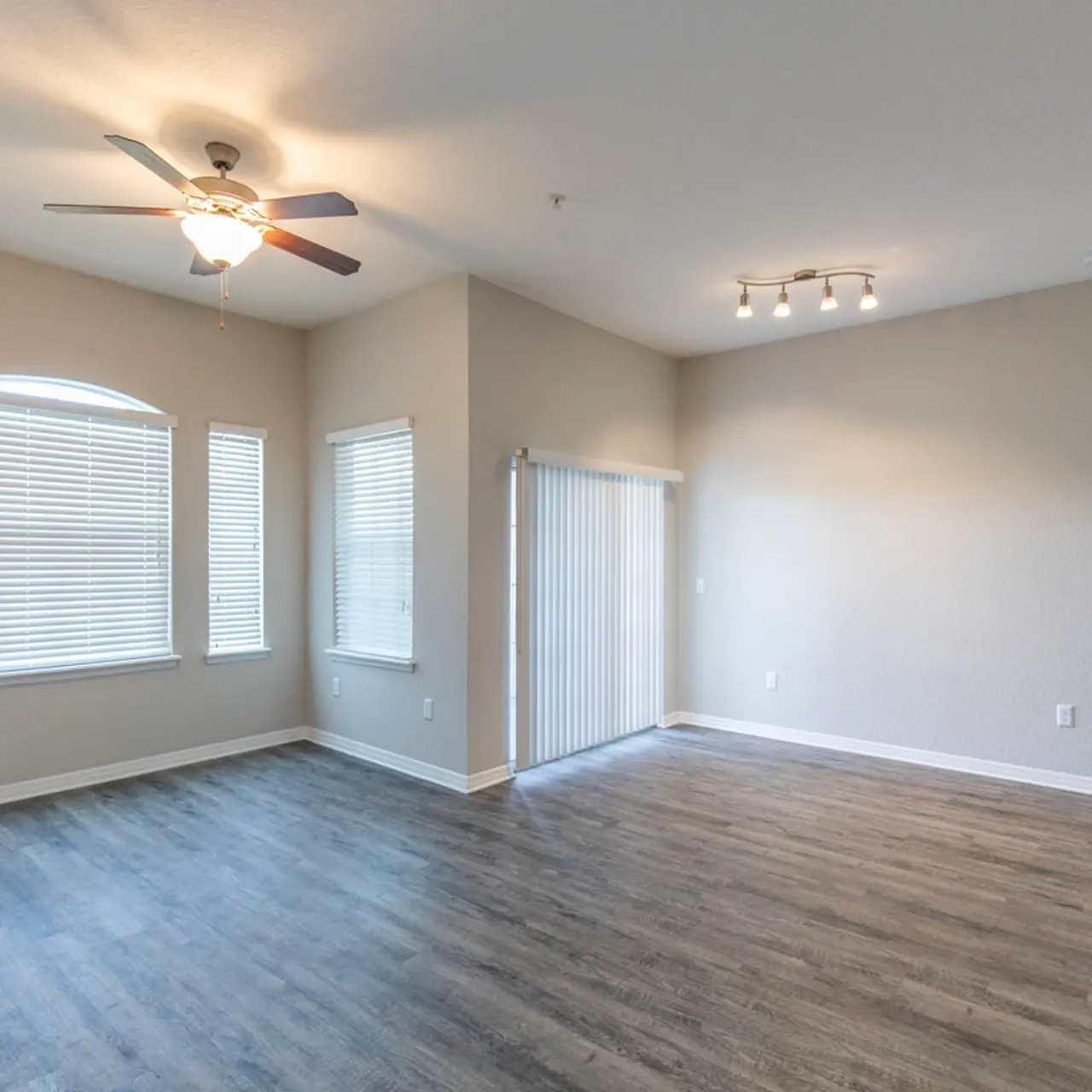 The Club at Hidden River - Corner, Floor, Indoors