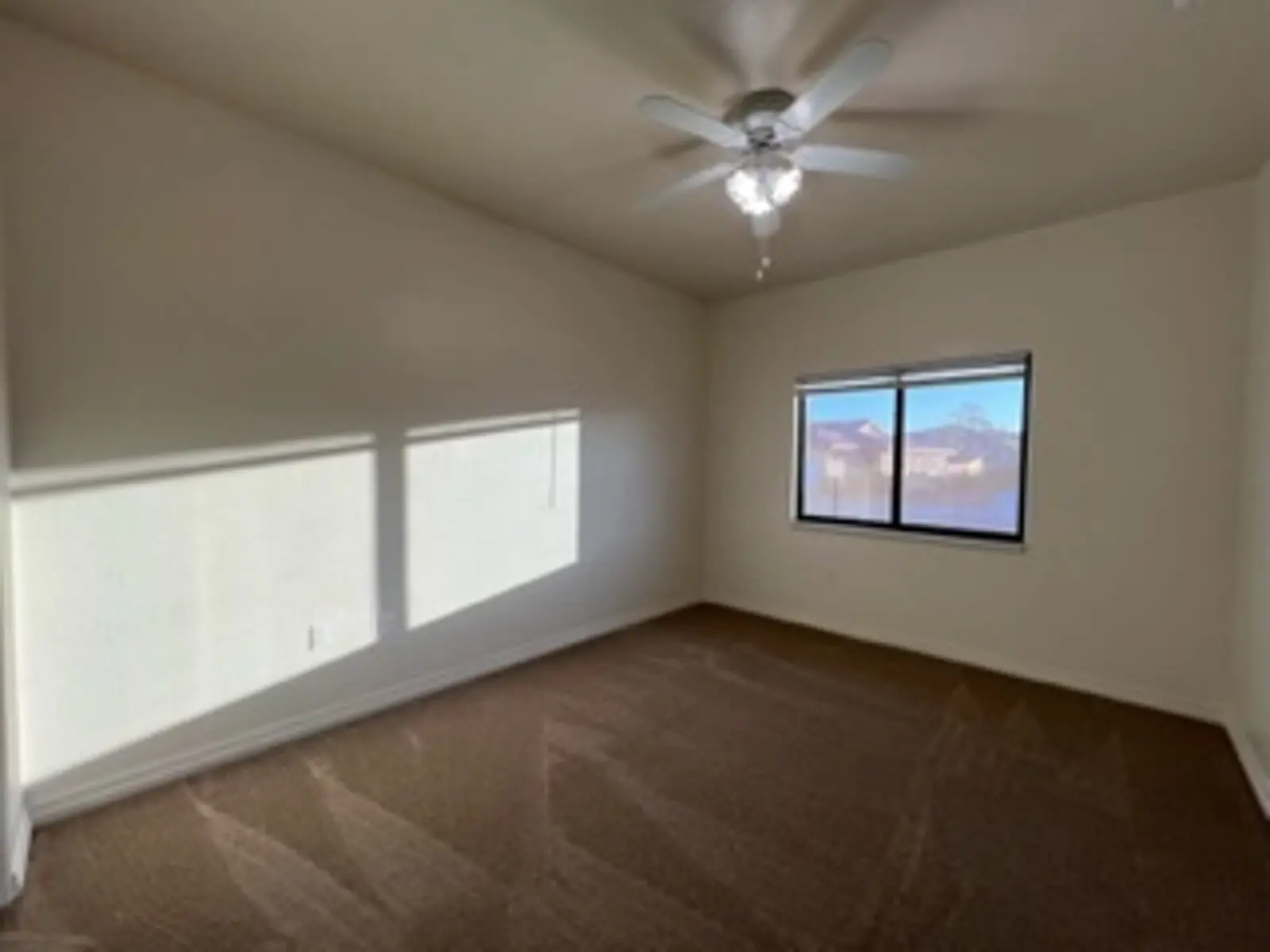 Desert Oasis Communities Desert Oasis Communities - Corner, Screen, Ceiling Fan