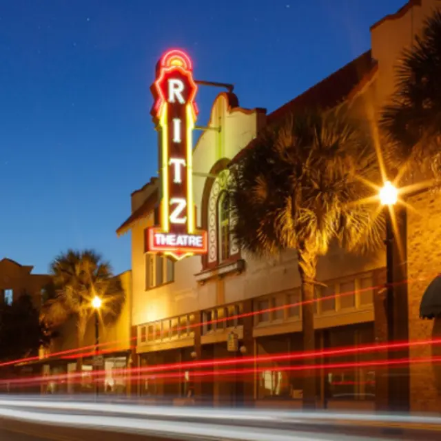 Lakeshore Club - Building, City, Metropolis