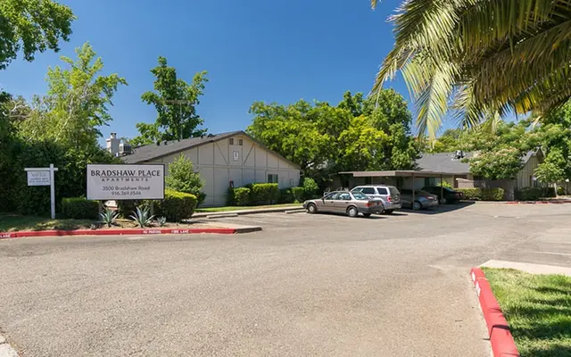 Bradshaw Place - Car, Hotel