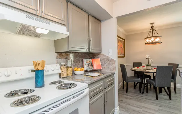 Casa Verde Apartments Casa Verde Apartments - Dining Room, Dining Table, Furniture