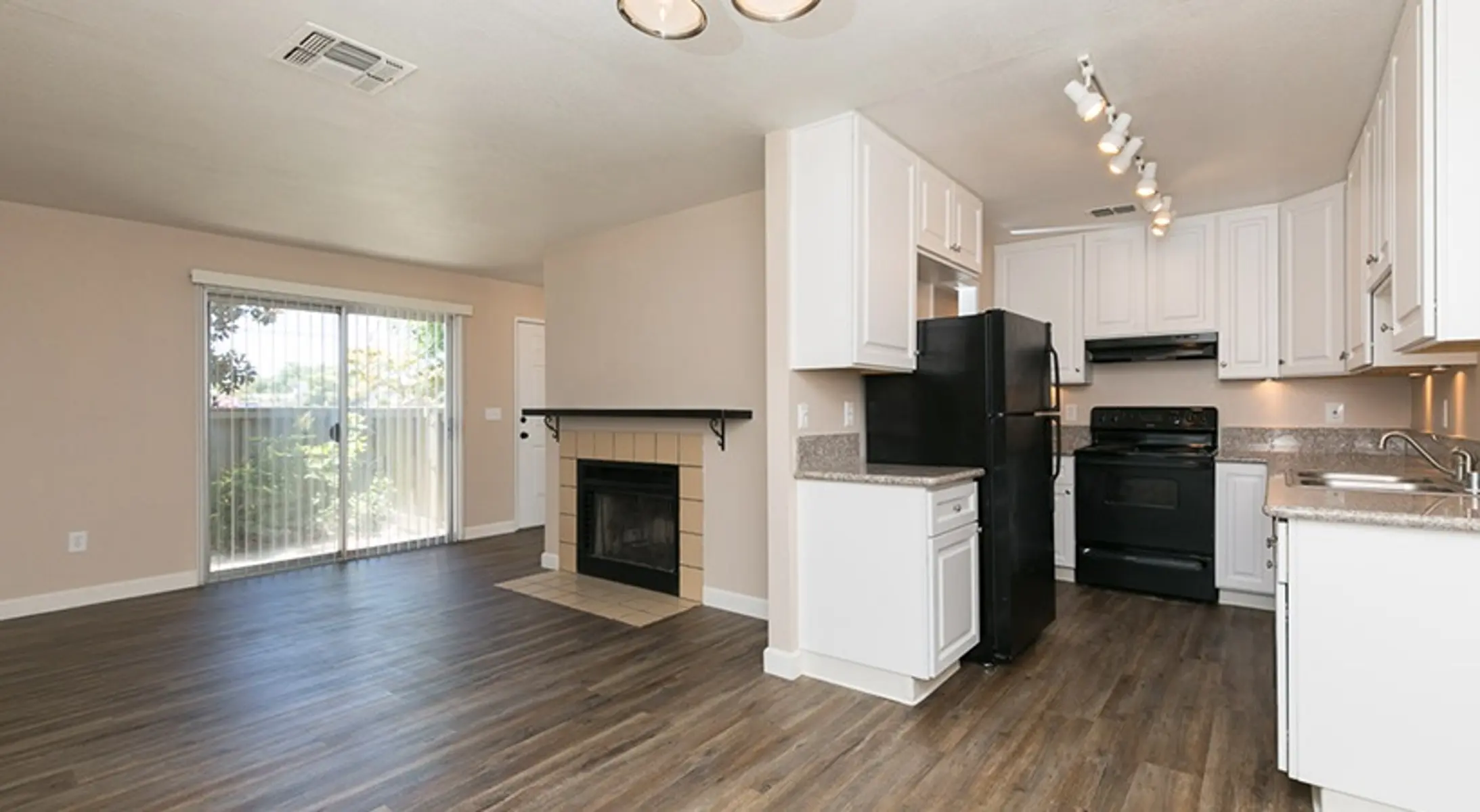 El Camino Place - Room