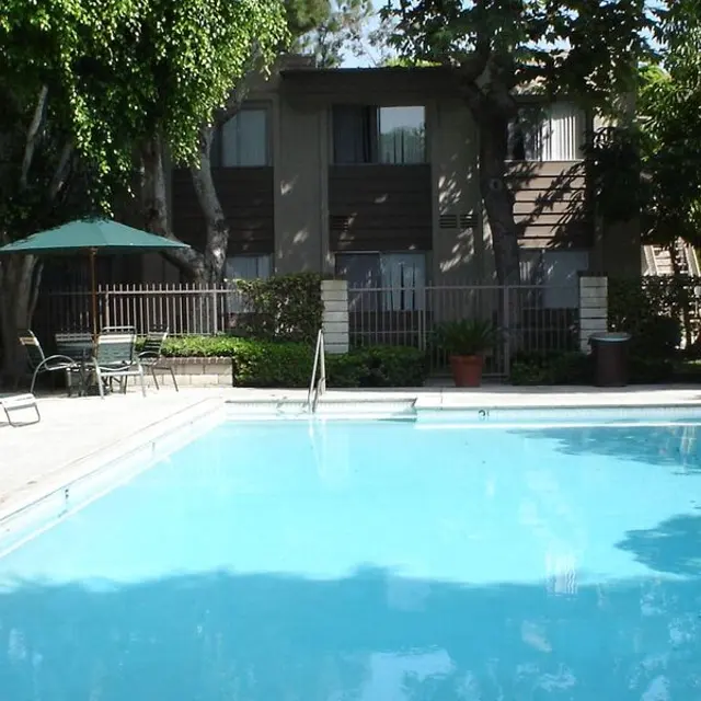 Sutter's Mill Apartments - Hotel, Resort, Backyard