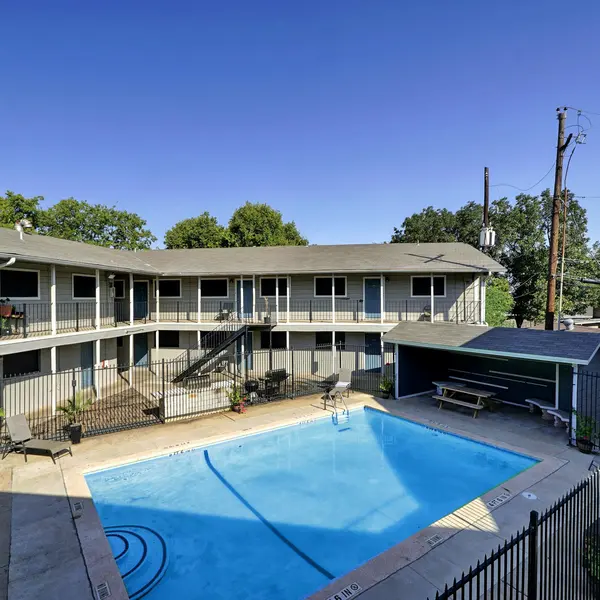 Dryfield Apartments & Studios - Hotel, Plant, Pool