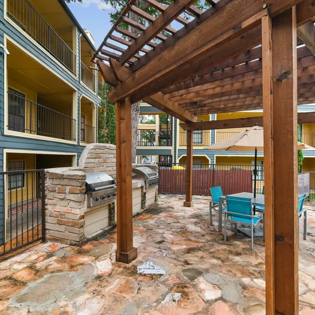 Forest Hills Apartments - House, Housing, Porch