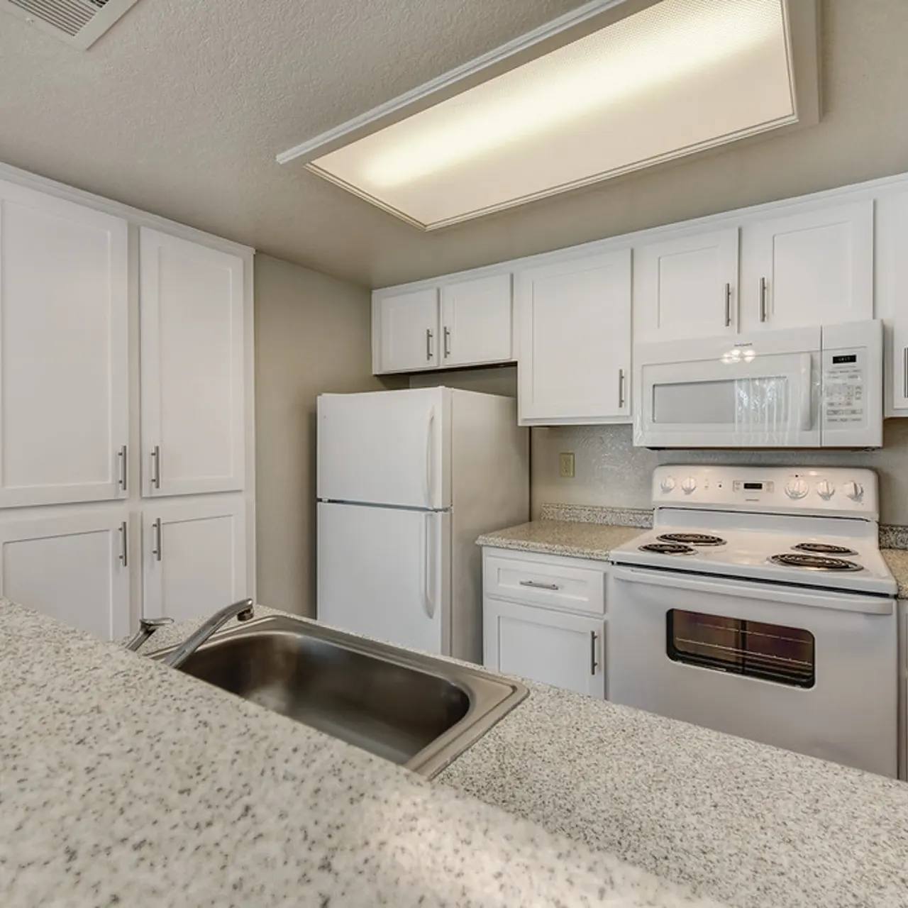 Lakeview Village - Room, Appliance
