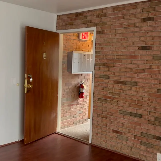 Hyde Park Avenue - Indoors, Interior Design, Wood Panels