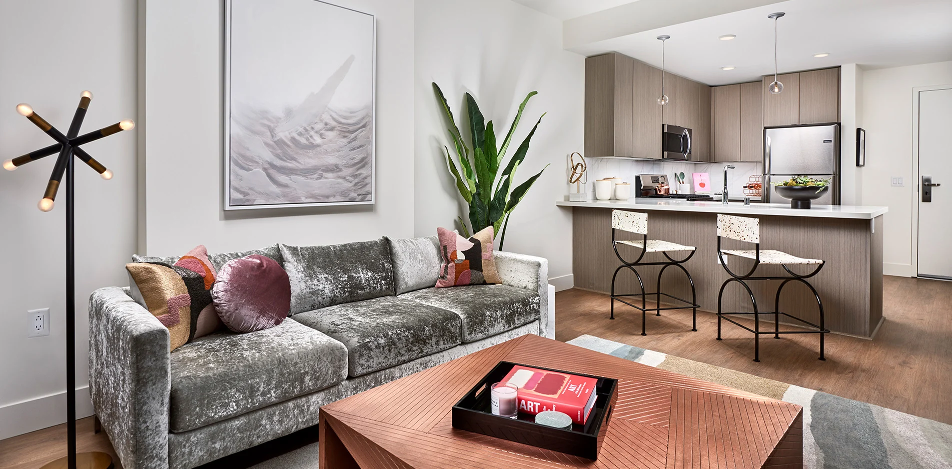 Alina Los Angeles - Room, Couch