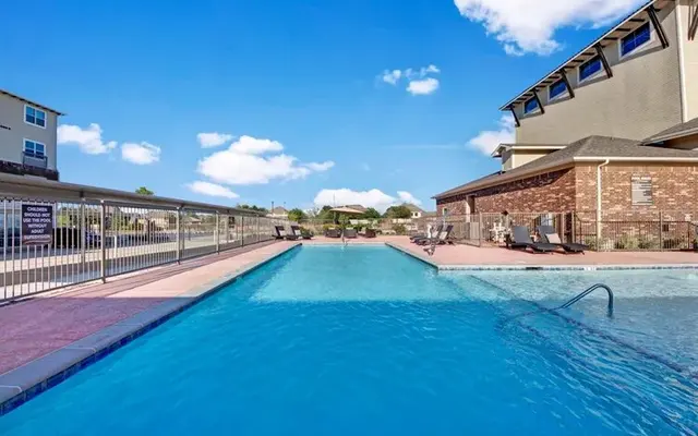 The Savannah at Gateway - Pool, Water