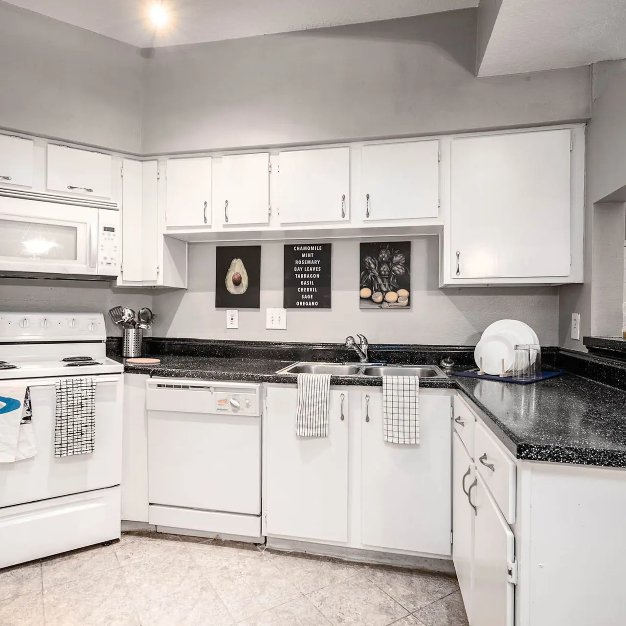 Park on Elridge Apartments - Kitchen