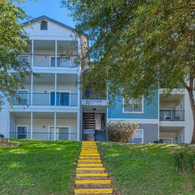 Saddle Ridge Saddle Ridge - Apartment Complex, Building