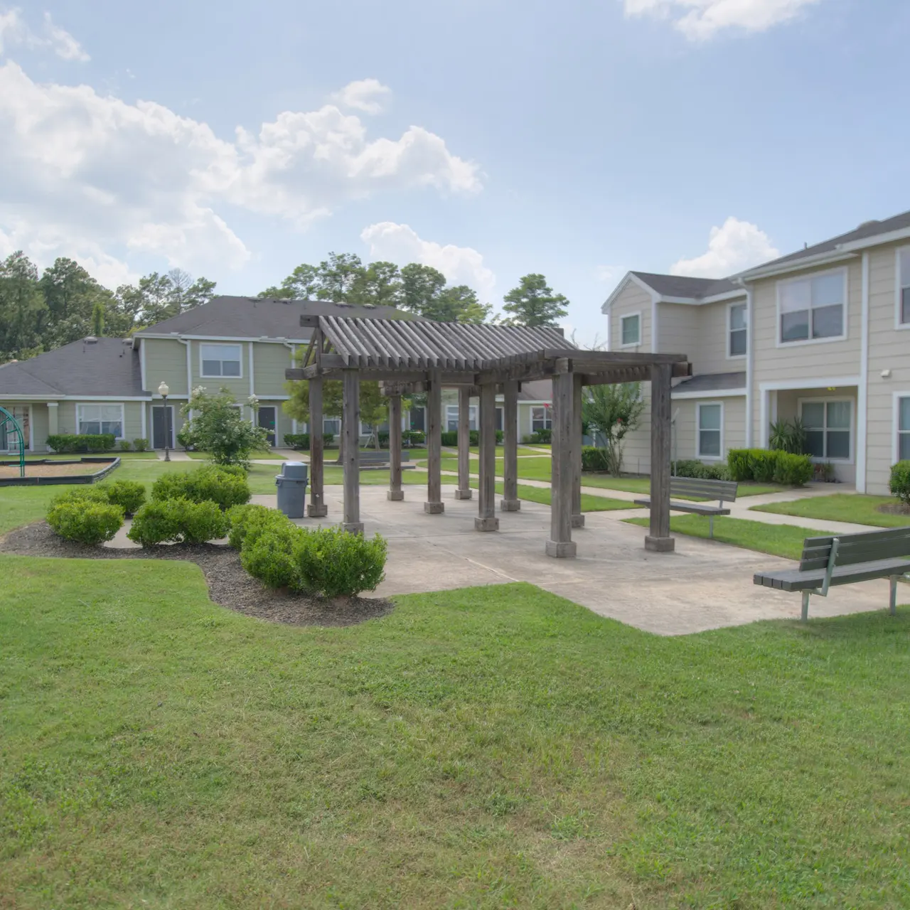 Park at Pineywoods - Lawn, Pergola
