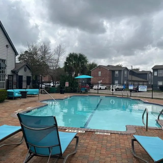 Deerwood Pines - Chair, Pool, Water