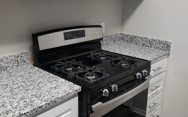 Georgian Townhomes - Oven, Appliance, Indoors
