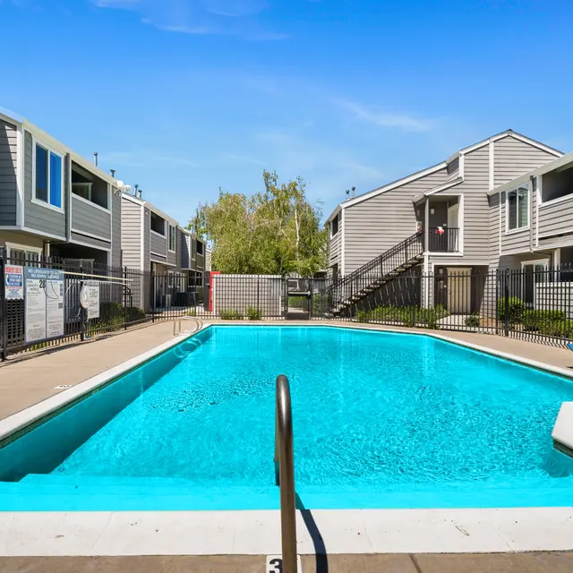 Southwind Court Apartments Southwind Court Apartments - Pool, Water, Neighborhood