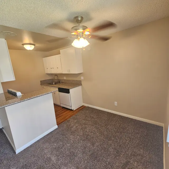 Sherwood Gardens Apartments - Corner, Floor, Appliance